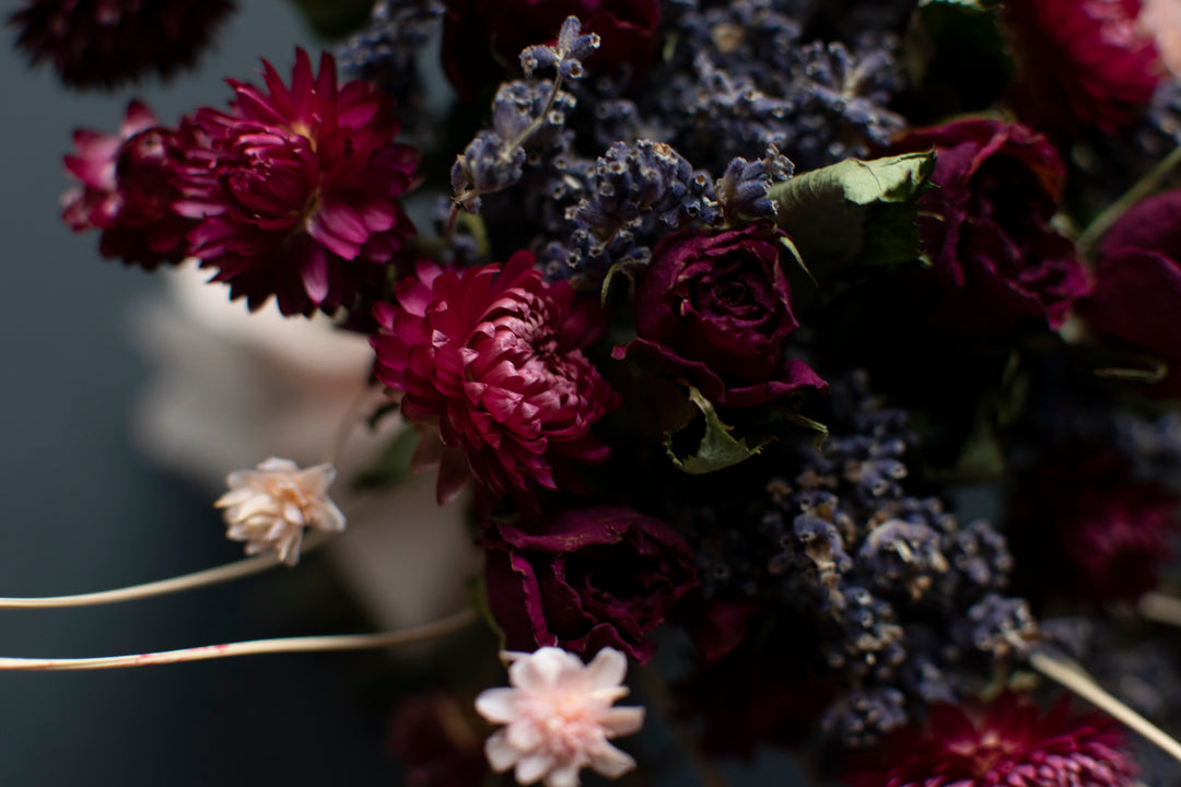 A dozen Roses with lavender